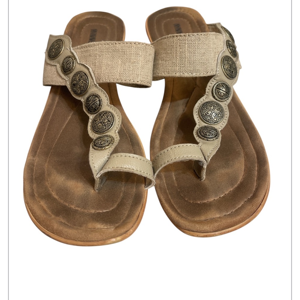 Minnetonka size 9 natural woven linen look medallions wedge sandals